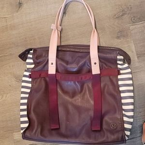 Lululemon shoulde bag